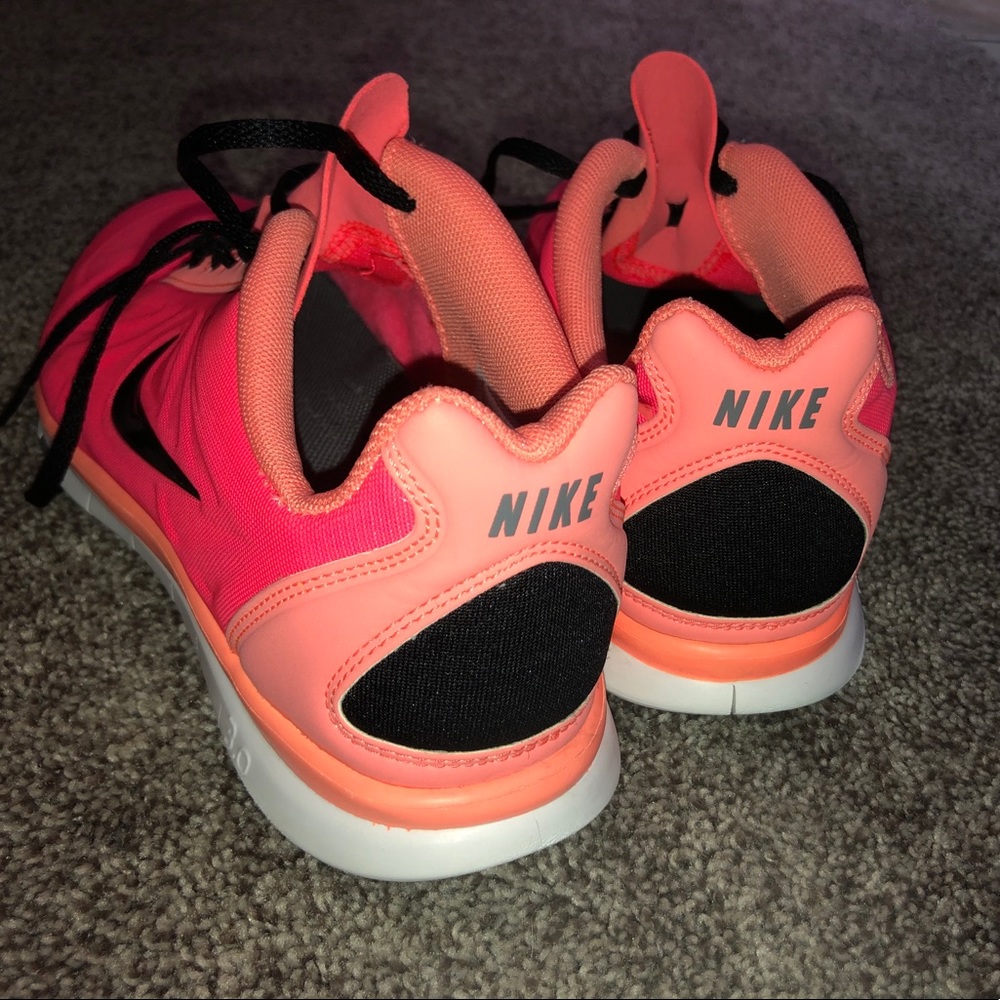 Nike training shoes size 8.5-barely worn - Picture 5 of 7